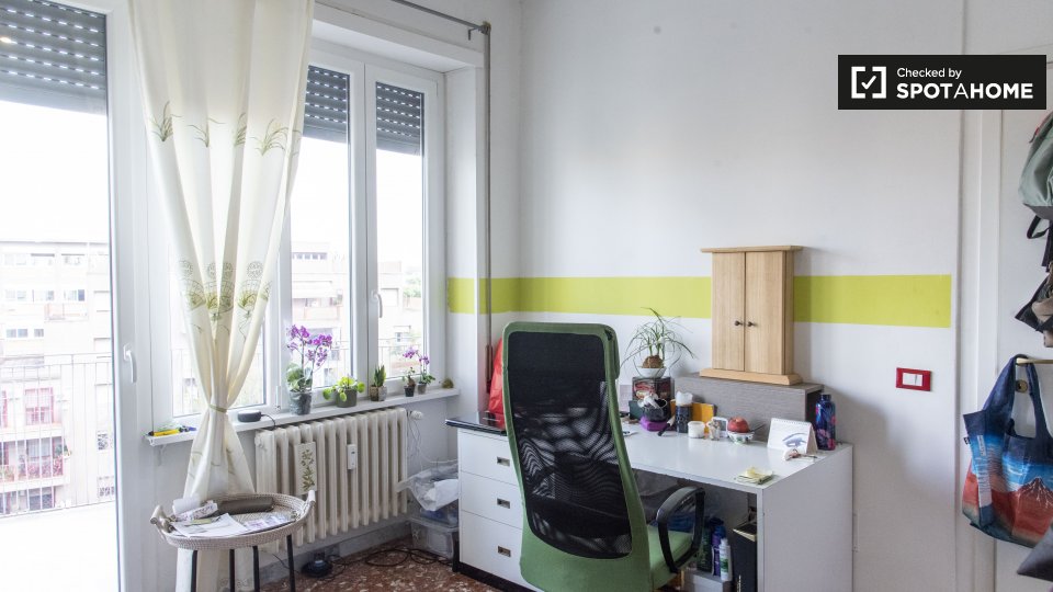 Immagine 4 di Camera condivisa in affitto  in Viale Palmiro Togliatti a Roma