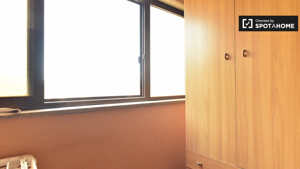 Immagine 17 di Camera condivisa in affitto  in Via Tullio Garbari, 00125 Roma RM, Italy a Roma