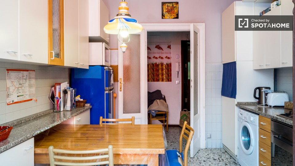 Immagine 17 di Camera condivisa in affitto  in Viale Edoardo Jenner a Milano