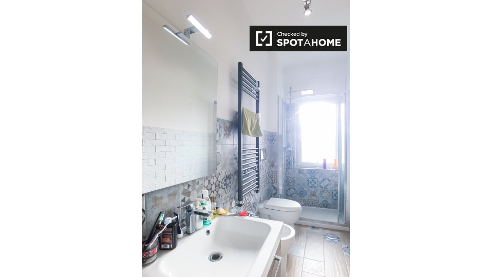 Immagine 11 di Camera condivisa in affitto  in Viale Giustiniano Imperatore a Roma