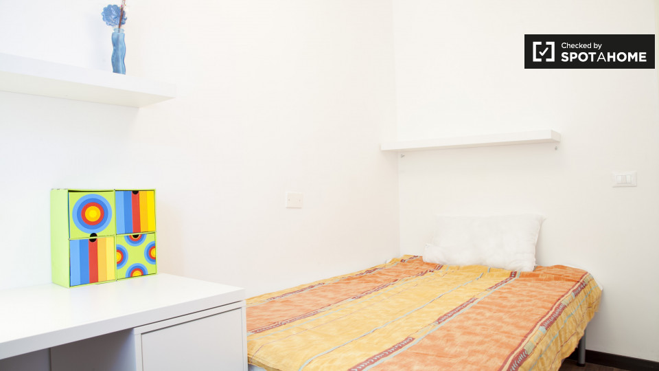 Immagine 13 di Camera condivisa in affitto  in Via Temistocle Calzecchi Onesti a Roma