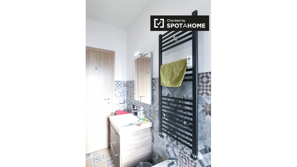 Immagine 12 di Camera condivisa in affitto  in Viale Giustiniano Imperatore a Roma