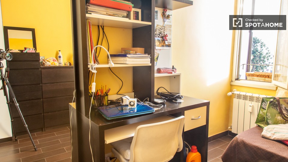 Immagine 6 di Camera condivisa in affitto  in Via Appia Nuova a Roma