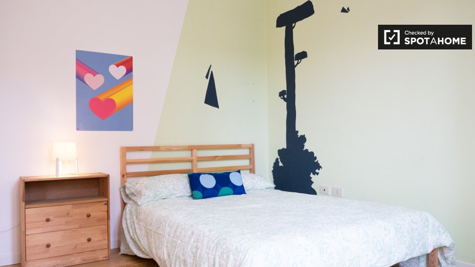 Immagine 17 di Camera condivisa in affitto  in Via dei Glicini a Roma