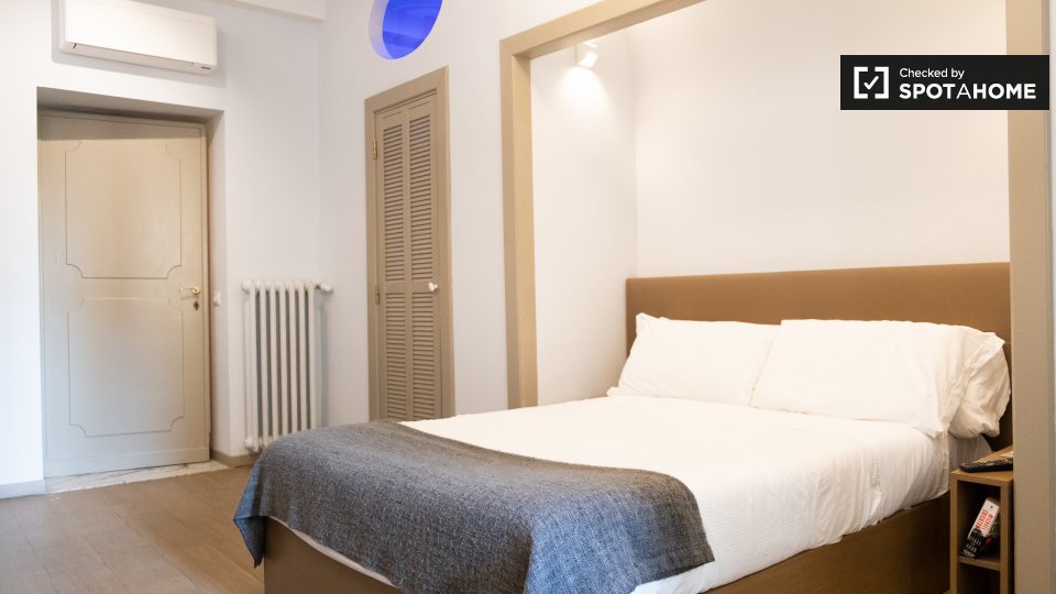 Immagine 4 di Ufficio in affitto  in Via del Banco di Santo Spirito a Roma