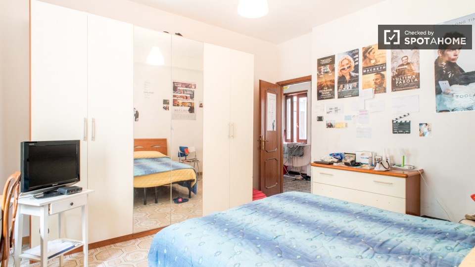 Immagine 3 di Camera condivisa in affitto  in Largo Somalia a Roma