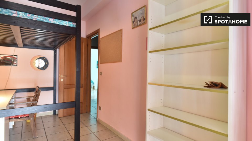 Immagine 4 di Camera condivisa in affitto  in Via di Torrevecchia, 00168 Roma RM, Italy a Roma