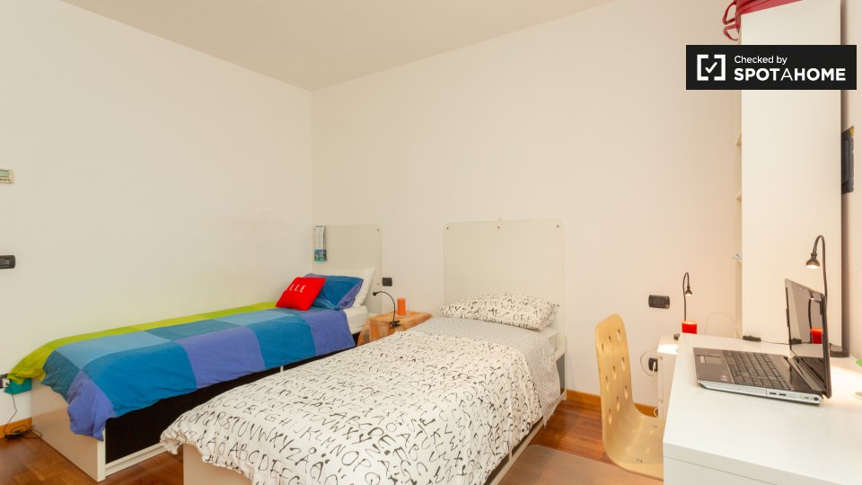 Immagine 3 di Camera condivisa in affitto  in Viale dell'Innovazione a Milano