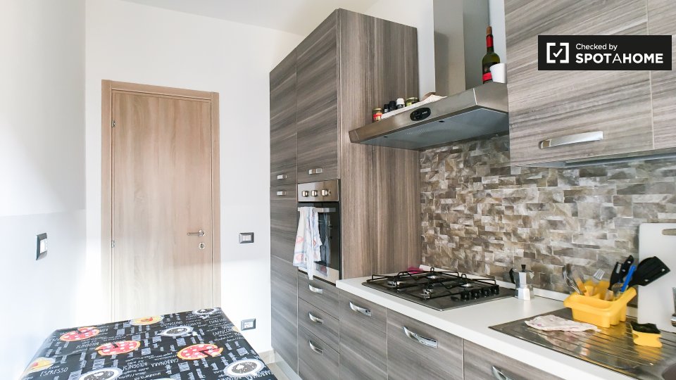 Immagine 7 di Camera condivisa in affitto  in Viale Giustiniano Imperatore a Roma