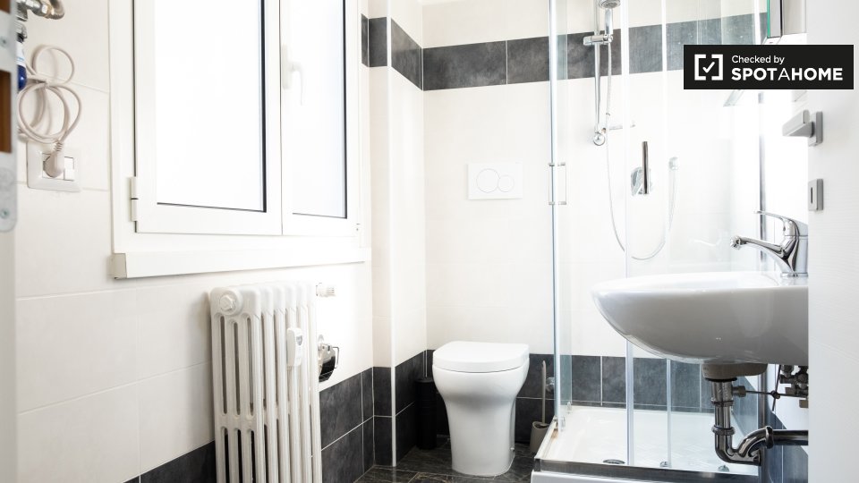 Immagine 5 di Camera condivisa in affitto  in Viale dei Salesiani a Roma