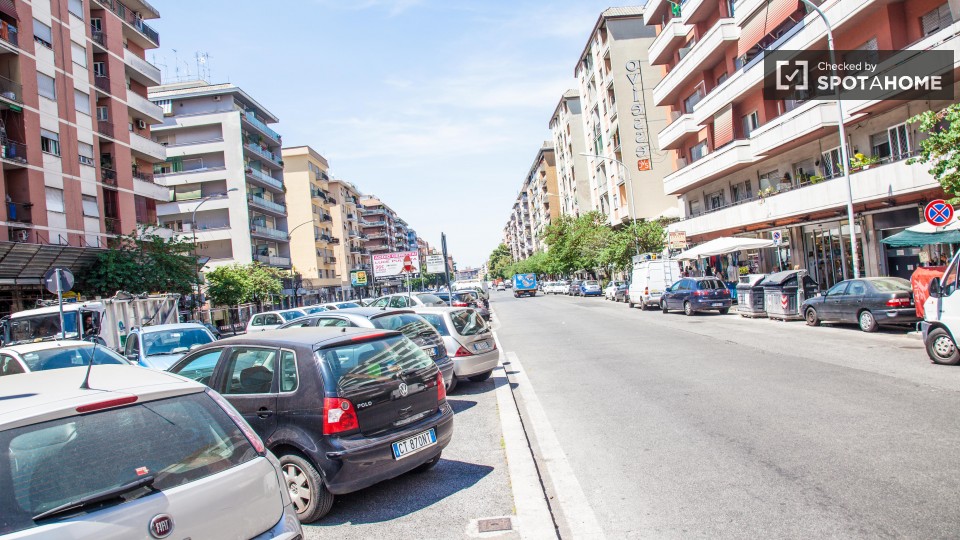 Immagine 19 di Camera condivisa in affitto  in Via Tuscolana a Roma