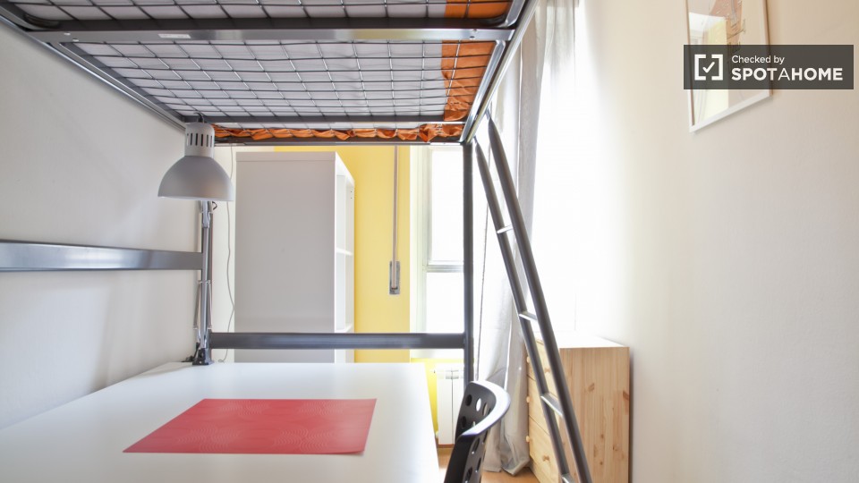 Immagine 2 di Camera condivisa in affitto  in Viale Libia a Roma