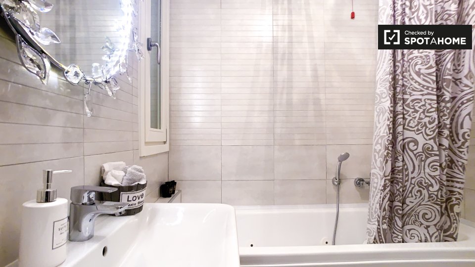 Immagine 12 di Appartamento in affitto  in Via Giuseppe Giacosa, 15, 00137 Roma RM, Italy a Roma