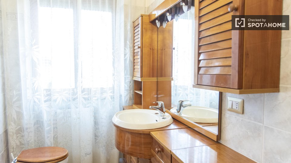 Immagine 7 di Appartamento in affitto  in Via Poggio Verde a Roma