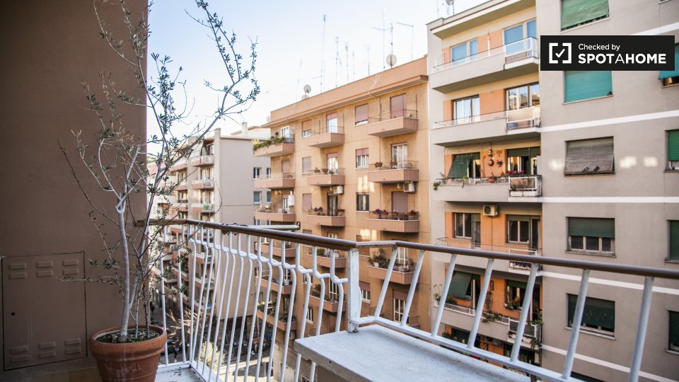 Immagine 6 di Camera condivisa in affitto  in Via Marcantonio Bragadin a Roma