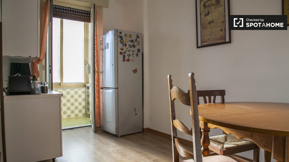 Immagine 8 di Camera condivisa in affitto  in Via Fezzan a Roma