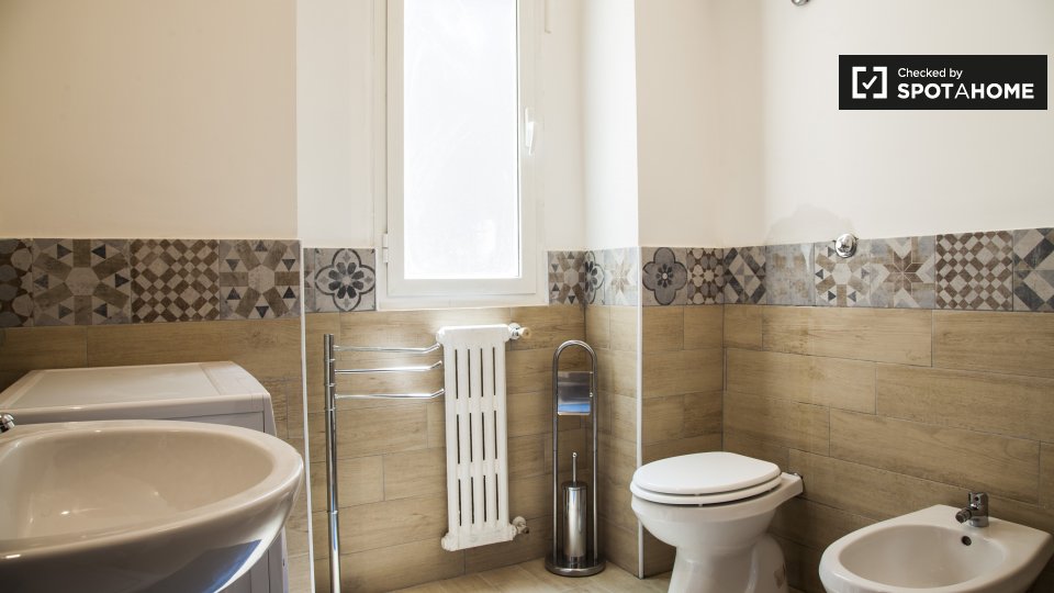 Immagine 17 di Camera condivisa in affitto  in Via Nemorense, 00198 Roma RM, Italy a Roma