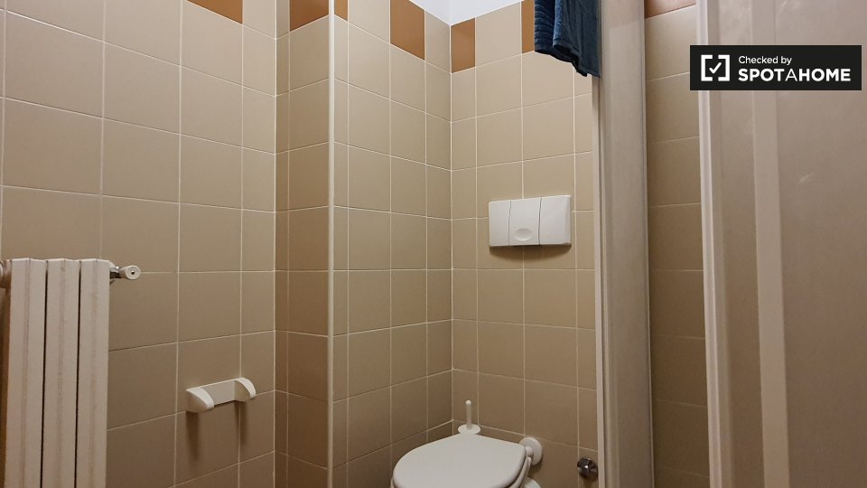 Immagine 14 di Camera condivisa in affitto  in Via Anton Giulio Barrili a Milano