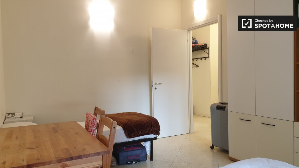 Immagine 11 di Camera condivisa in affitto  in Via Gentilino a Milano