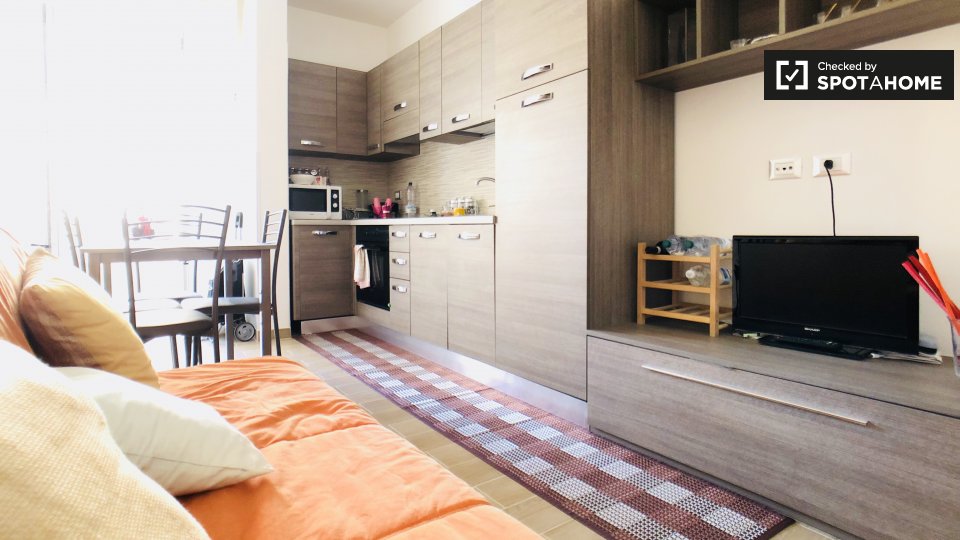 Immagine 7 di Camera condivisa in affitto  in Via Valdarno a Roma