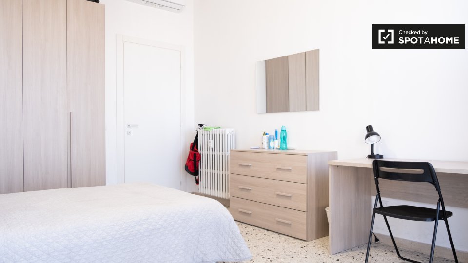 Immagine 11 di Camera condivisa in affitto  in Viale dei Salesiani a Roma