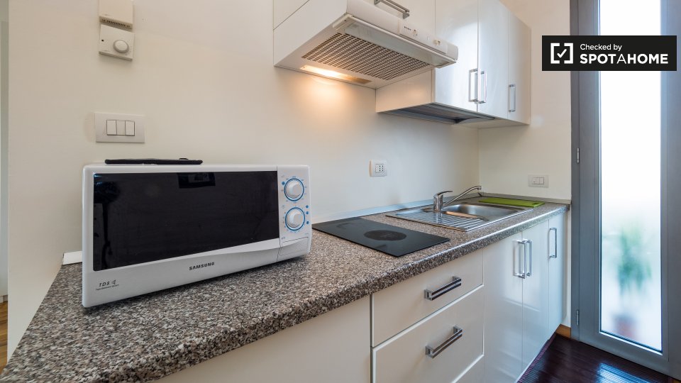 Immagine 3 di Ufficio in affitto  in Via Enrico Cosenz a Milano