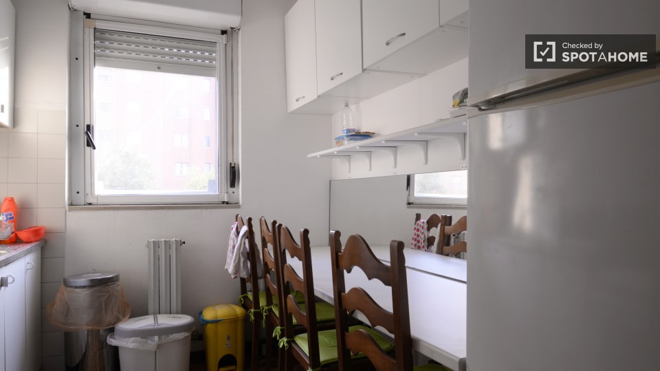 Immagine 11 di Camera condivisa in affitto  in Via dei Missaglia a Milano