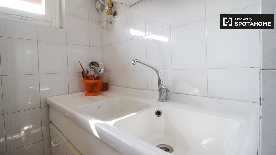 Immagine 12 di Camera condivisa in affitto  in Via Lima, 10137 Torino TO, Italy a Torino