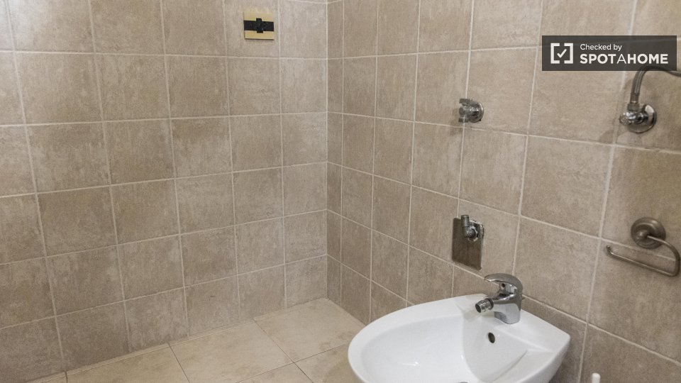 Immagine 14 di Appartamento in affitto  in Viale dei Caduti per la Resistenza a Roma