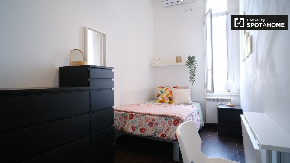 Immagine 7 di Camera condivisa in affitto  in Via Appia Nuova a Roma