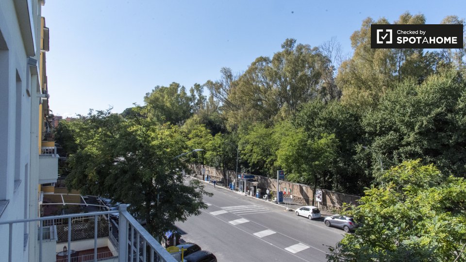 Immagine 5 di Camera condivisa in affitto  in Via Portuense a Roma