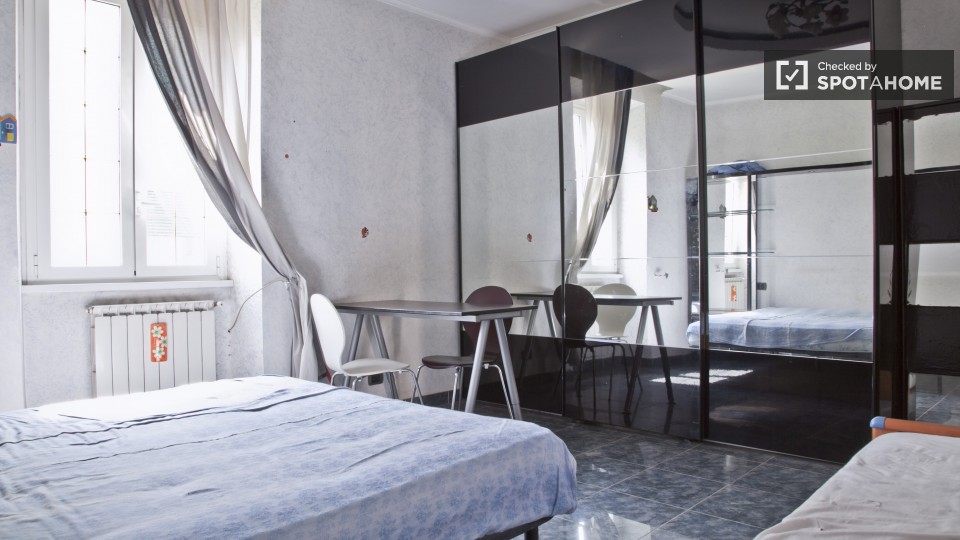 Immagine 14 di Camera condivisa in affitto  in Via dei Noci a Roma