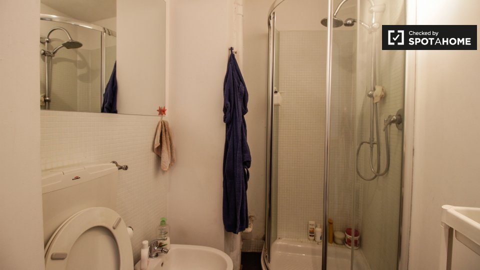 Immagine 19 di Camera condivisa in affitto  in Corso S. Maurizio a Torino