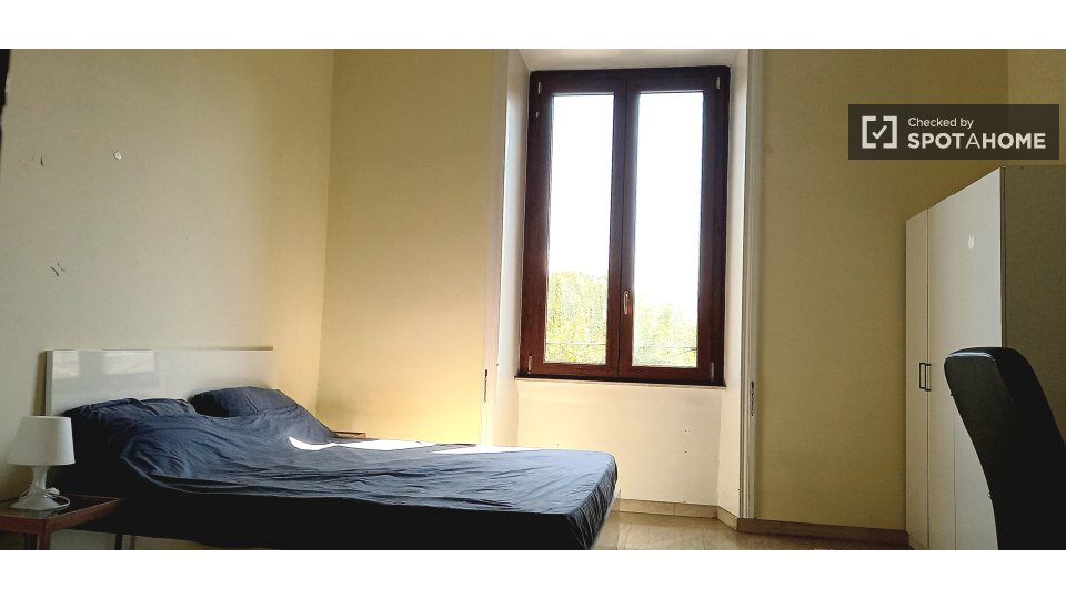 Immagine 1 di Camera condivisa in affitto  in Piazza Vittorio Emanuele II, 00185 Roma RM, Italy a Roma