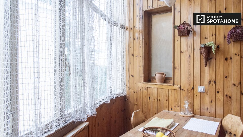 Immagine 13 di Camera condivisa in affitto  in Via Cremuzio Cordo a Roma