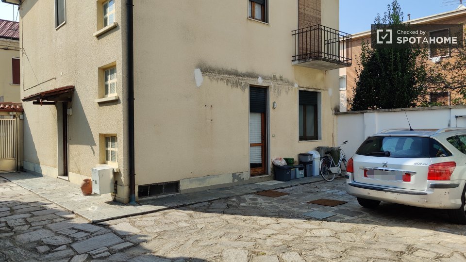 Immagine 15 di Camera condivisa in affitto  in Via Eugenio Villoresi a Inveruno