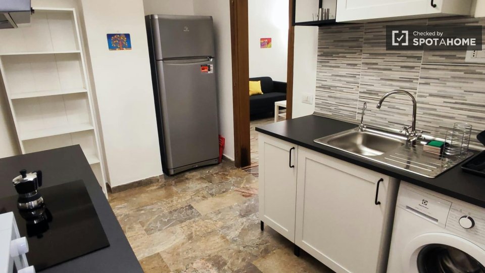 Immagine 10 di Camera condivisa in affitto  in Via della Colonna a Firenze