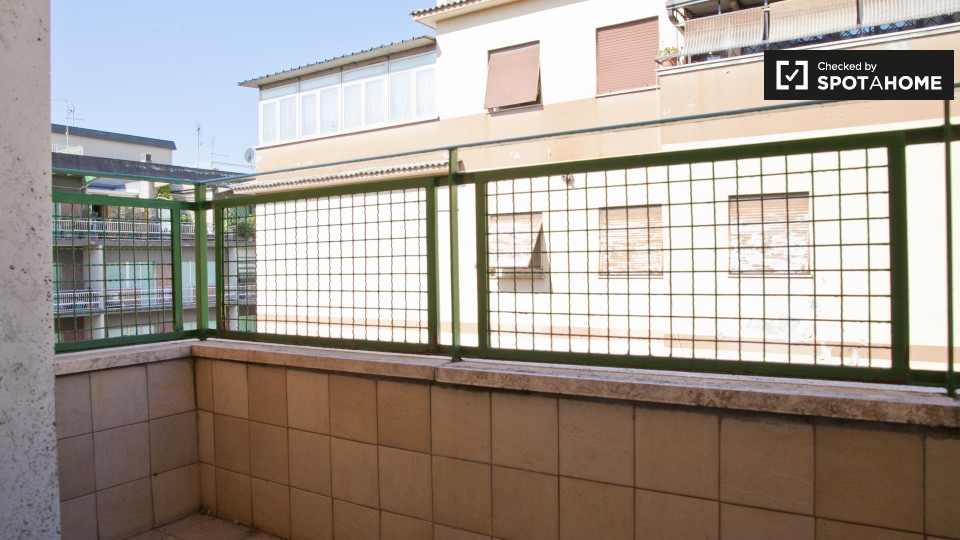 Immagine 16 di Camera condivisa in affitto  in Via dei Platani a Roma