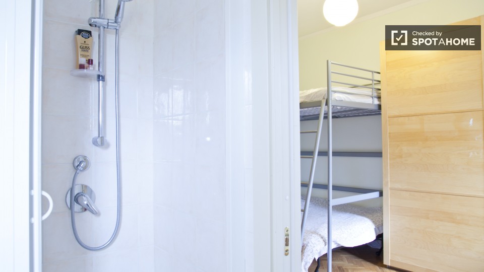 Immagine 6 di Camera condivisa in affitto  in Via Tiburtina a Roma