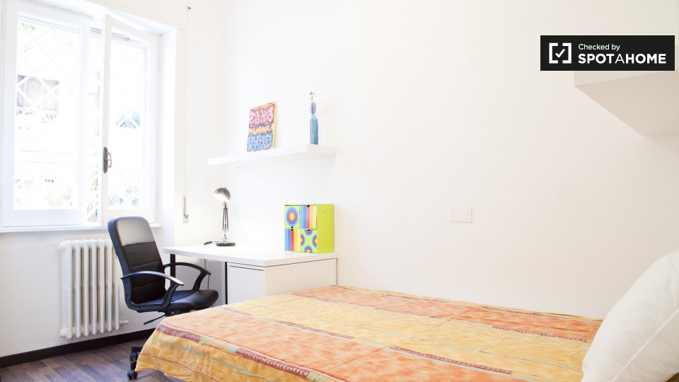 Immagine 15 di Camera condivisa in affitto  in Via Temistocle Calzecchi Onesti a Roma