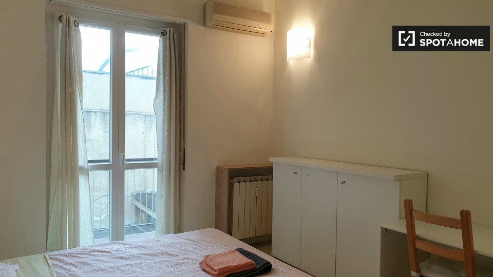 Immagine 2 di Camera condivisa in affitto  in Via Gentilino a Milano