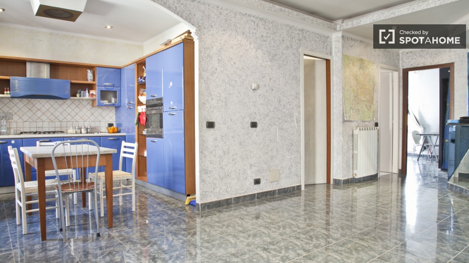 Immagine 8 di Camera condivisa in affitto  in Via dei Noci a Roma