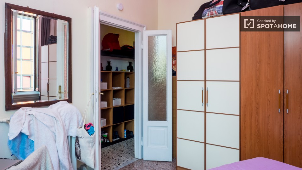Immagine 6 di Camera condivisa in affitto  in Viale Edoardo Jenner a Milano
