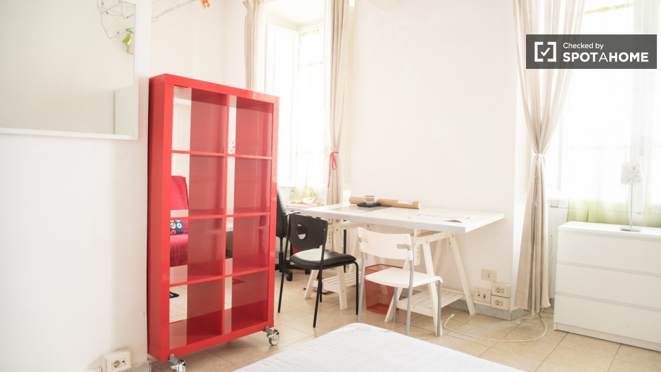 Immagine 2 di Camera condivisa in affitto  in Via Salaria a Roma