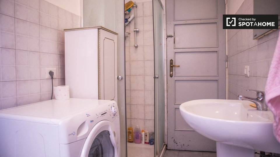 Immagine 11 di Camera condivisa in affitto  in Via Alessandro Cialdi, 00154 Roma RM, Italy a Roma