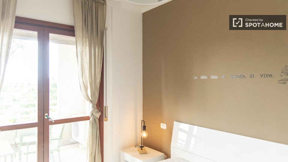 Immagine 11 di Appartamento in affitto  in Via Saronno a Roma