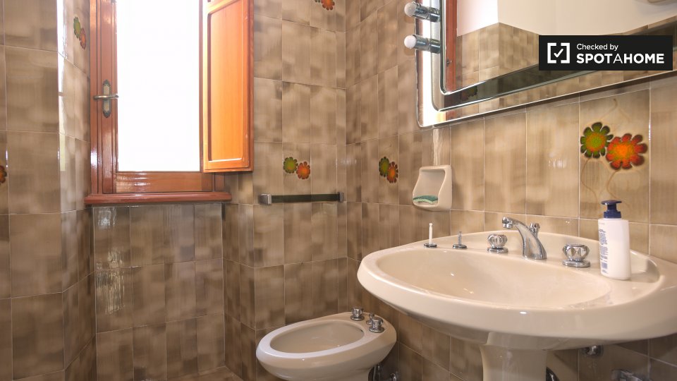 Immagine 7 di Camera condivisa in affitto  in Via Annibal Caro a Roma