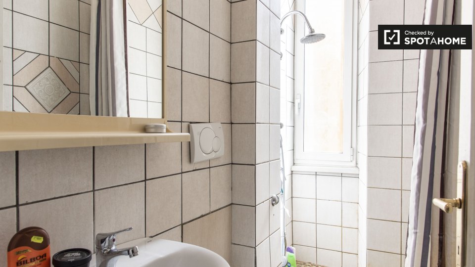 Immagine 19 di Camera condivisa in affitto  in Viale Regina Margherita, 00198 Roma RM, Italy a Roma