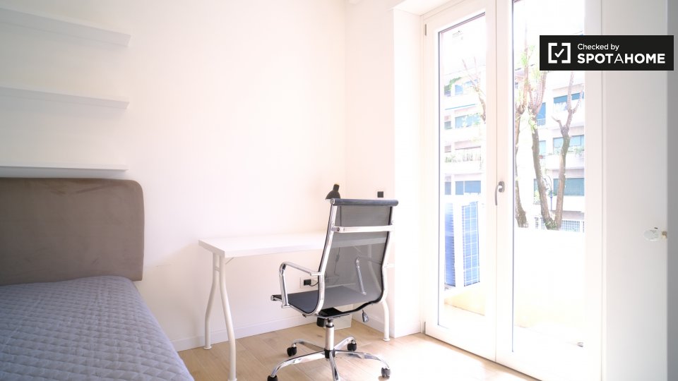 Immagine 1 di Camera condivisa in affitto  in Largo Ettore Marchiafava a Roma