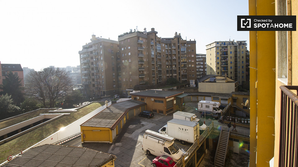 Immagine 3 di Ufficio in affitto  in Via Lorenteggio a Milano